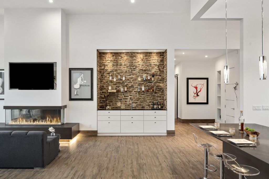 Luxurious Retreat with Chic Design and Vineyard Views in Washington Asks for 21 Million 29