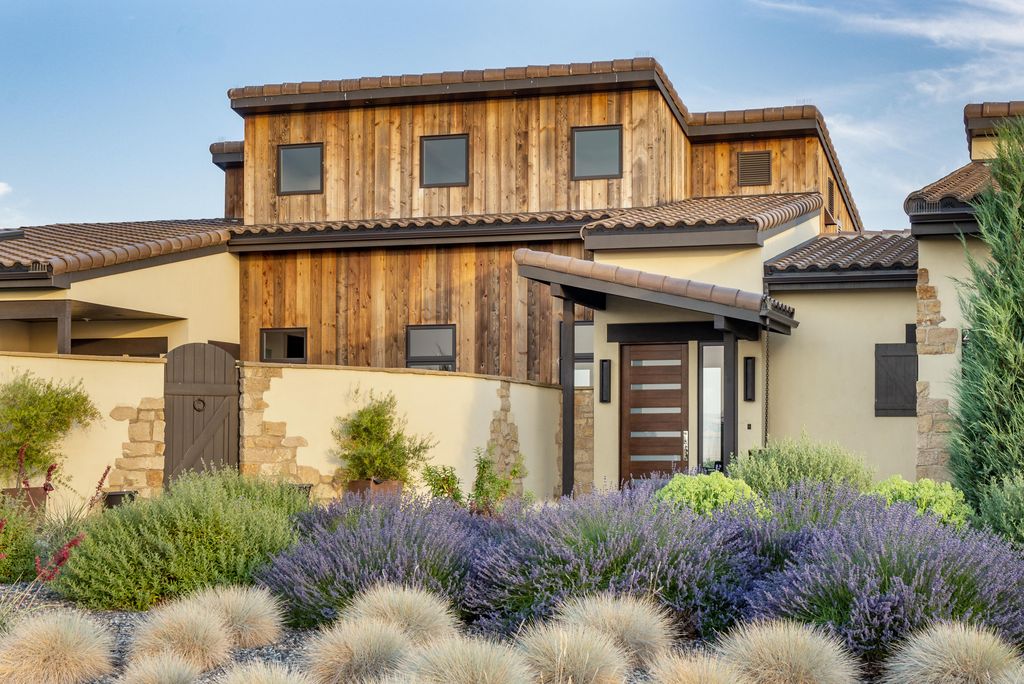 Luxurious Retreat with Chic Design and Vineyard Views in Washington Asks for 21 Million 3