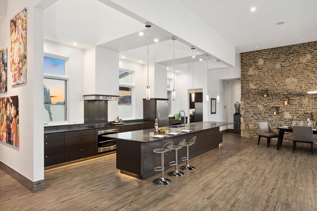 Luxurious Retreat with Chic Design and Vineyard Views in Washington Asks for 21 Million 31