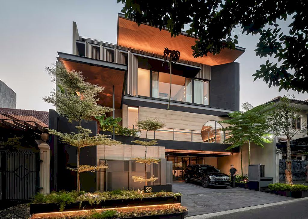 Maine Coon House with Tailored Harmony by Patio Livity