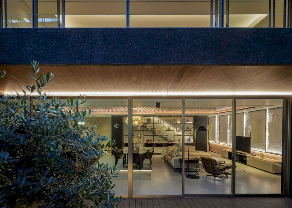 Maine Coon House with Tailored Harmony by Patio Livity