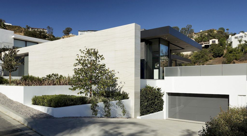 Marcheeta I House, Two-Level Oasis by McClean Design