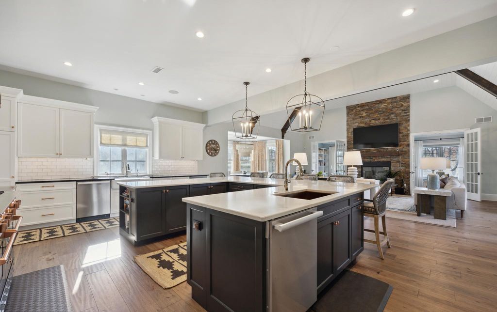 Pennsylvania Residence Where Luxury Meets Functionality in a Seamless Blend Offered at 3.99 Million 17