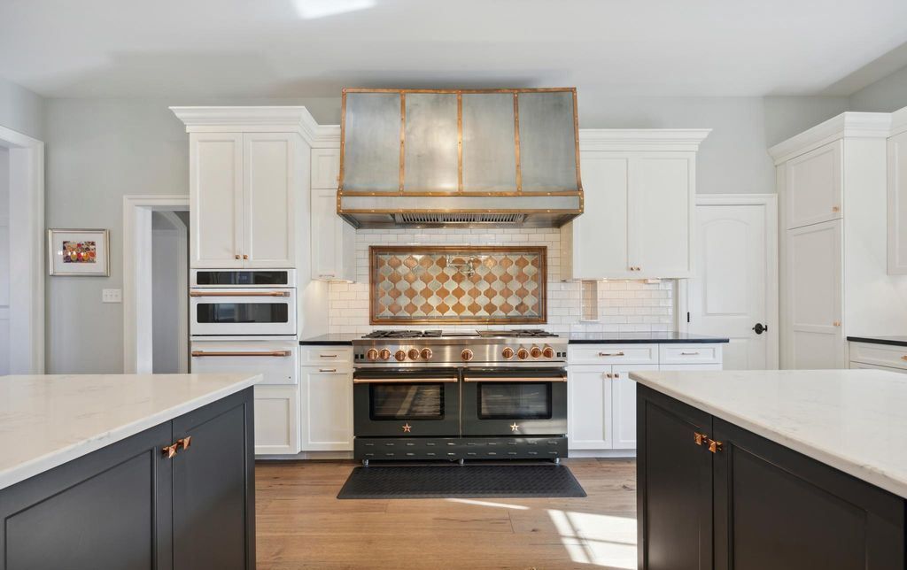 Pennsylvania Residence Where Luxury Meets Functionality in a Seamless Blend Offered at 3.99 Million 18