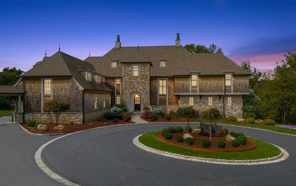 Pennsylvania Residence Where Luxury Meets Functionality in a Seamless Blend Offered at 3.99 Million 4