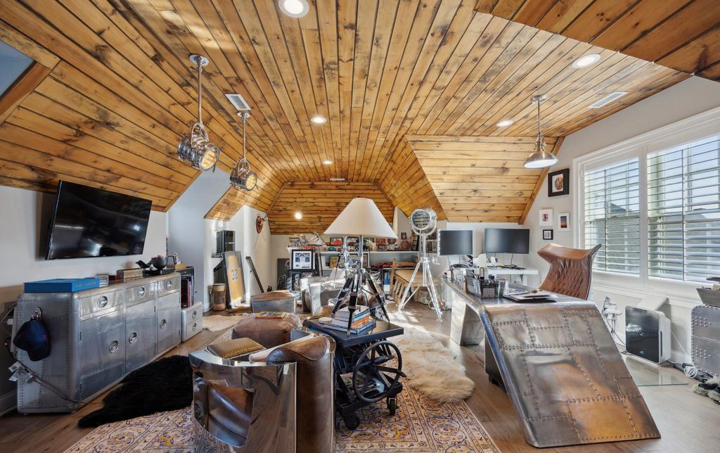 Pennsylvania Residence Where Luxury Meets Functionality in a Seamless Blend Offered at 3.99 Million 50