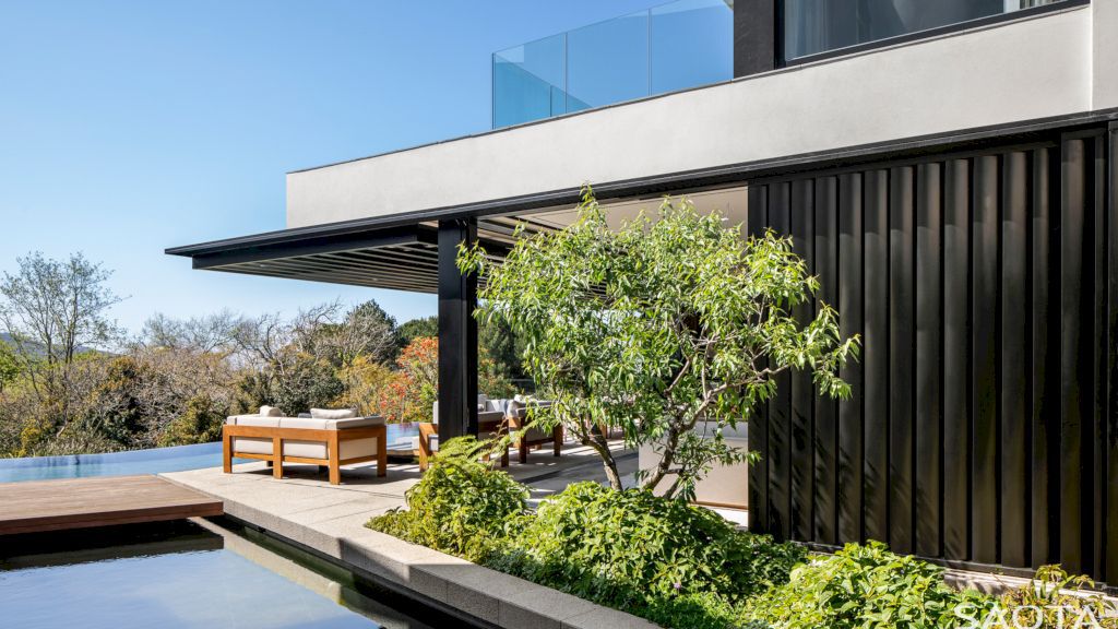 Rose Villa, Masterpiece on the Slopes in Cape Town by SAOTA