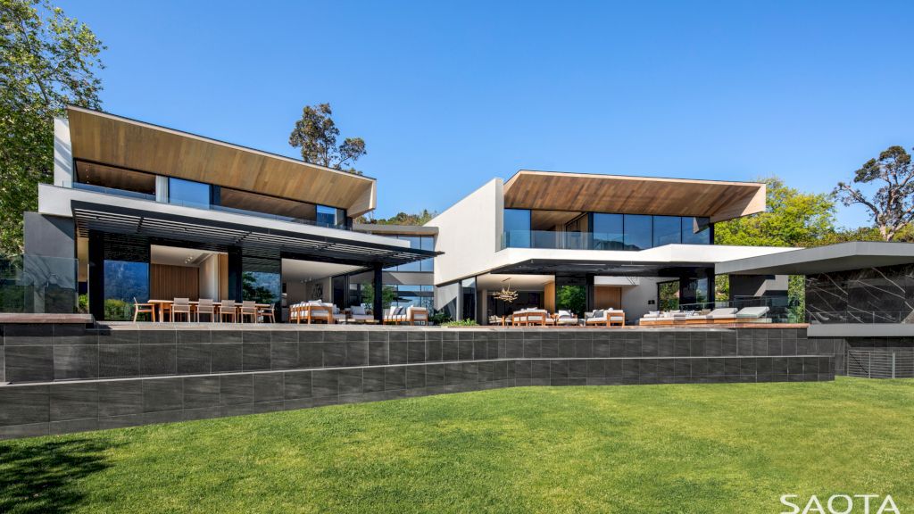 Rose Villa, Masterpiece on the Slopes in Cape Town by SAOTA