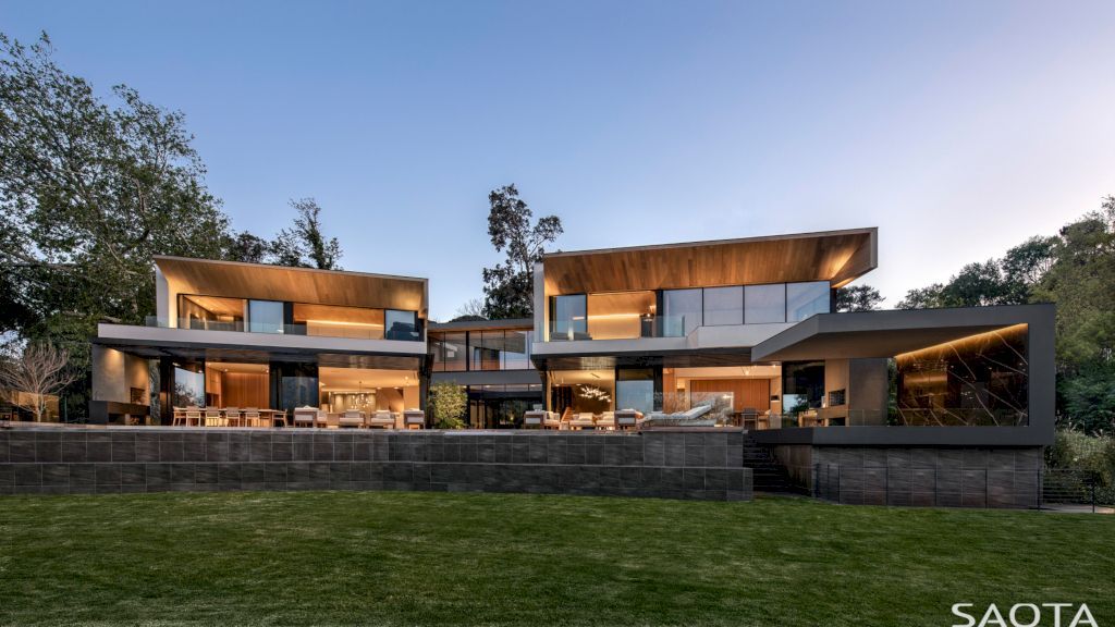 Rose Villa Masterpiece on the Slopes in Cape Town by SAOTA 6