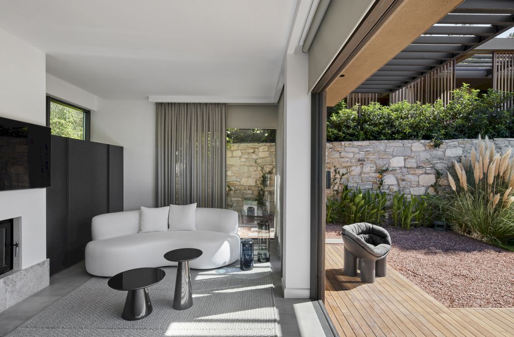 S House, Fusion of Nature and Luxury by Ofisvesaire