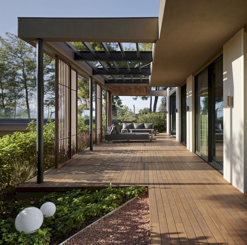S House, Fusion of Nature and Luxury by Ofisvesaire