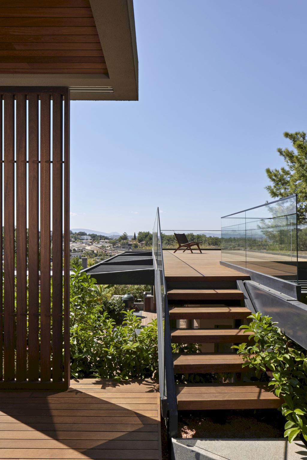 S House, Fusion of Nature and Luxury by Ofisvesaire