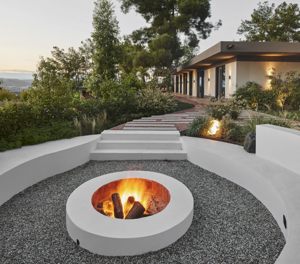 S House, Fusion of Nature and Luxury by Ofisvesaire