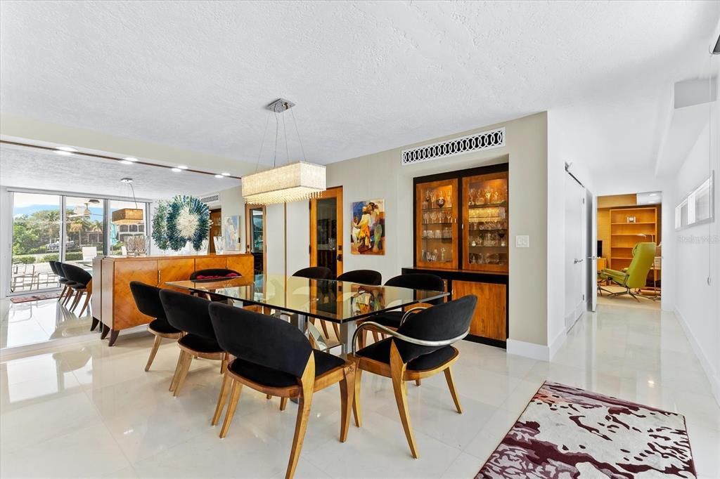 Nestled along the serene shores of Cocoanut Bayou, this captivating 4-bedroom, 4-bathroom sanctuary offers an unparalleled lifestyle for sailboat enthusiasts, boasting two boat lifts and panoramic water views.