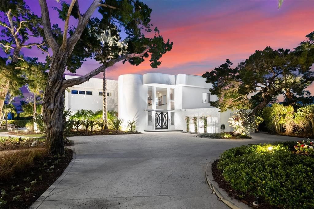 Nestled along the serene shores of Cocoanut Bayou, this captivating 4-bedroom, 4-bathroom sanctuary offers an unparalleled lifestyle for sailboat enthusiasts, boasting two boat lifts and panoramic water views.