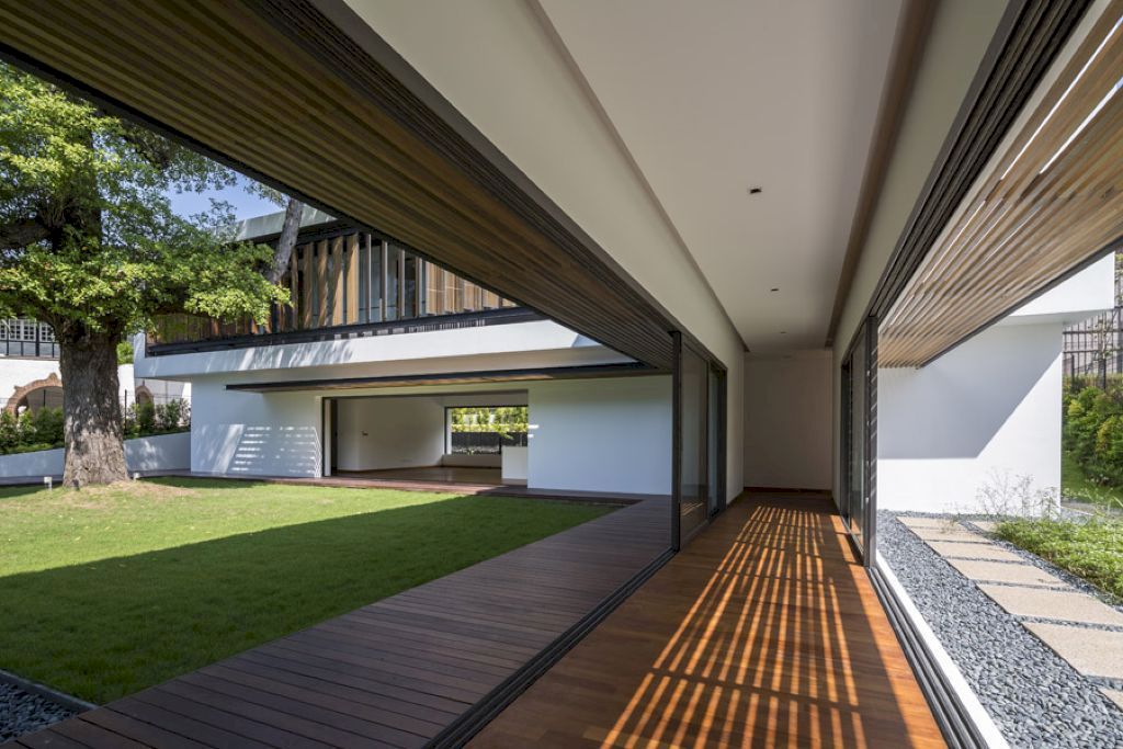 See Through House designed by Wallflower Architecture+Design