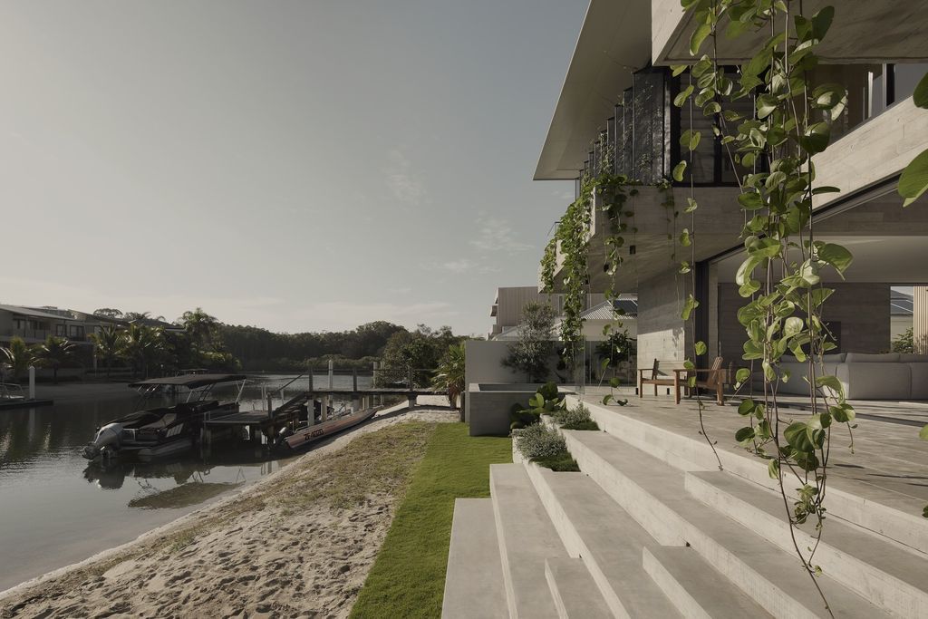 Sjohavn House A Riverfront Retreat by Lightbody Architects 10