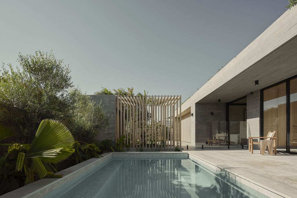 Sjohavn House A Riverfront Retreat by Lightbody Architects 13