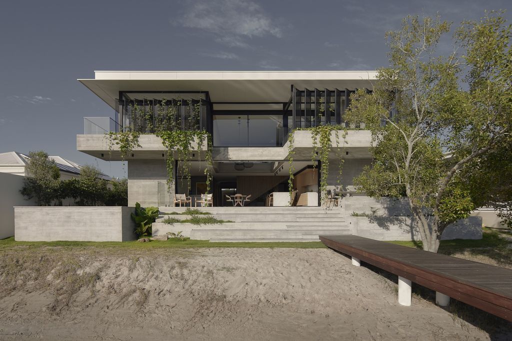 Sjøhavn House, A Riverfront Retreat by Lightbody Architects