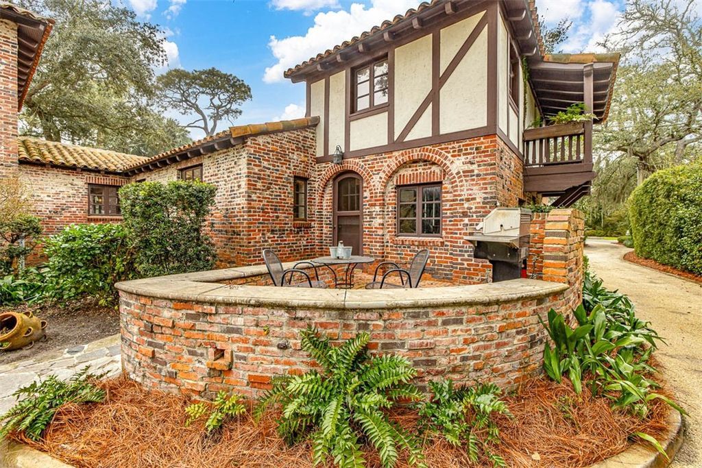 Spanish Inspired Two Story Residence by Francis Abreu Hits Georgia Market at 8.475 Million 18