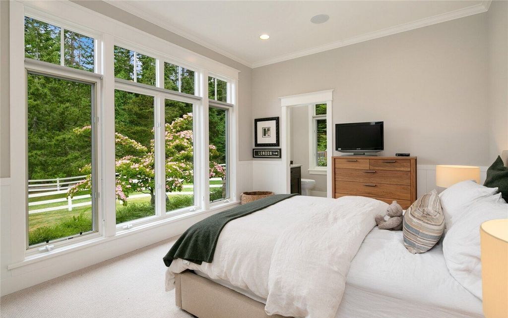 Spectacular Equestrian Estate with Panoramic Saratoga Passage Views in Washington Listed for 5 Million 17