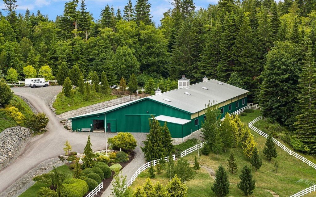 Spectacular Equestrian Estate with Panoramic Saratoga Passage Views in Washington Listed for 5 Million 24