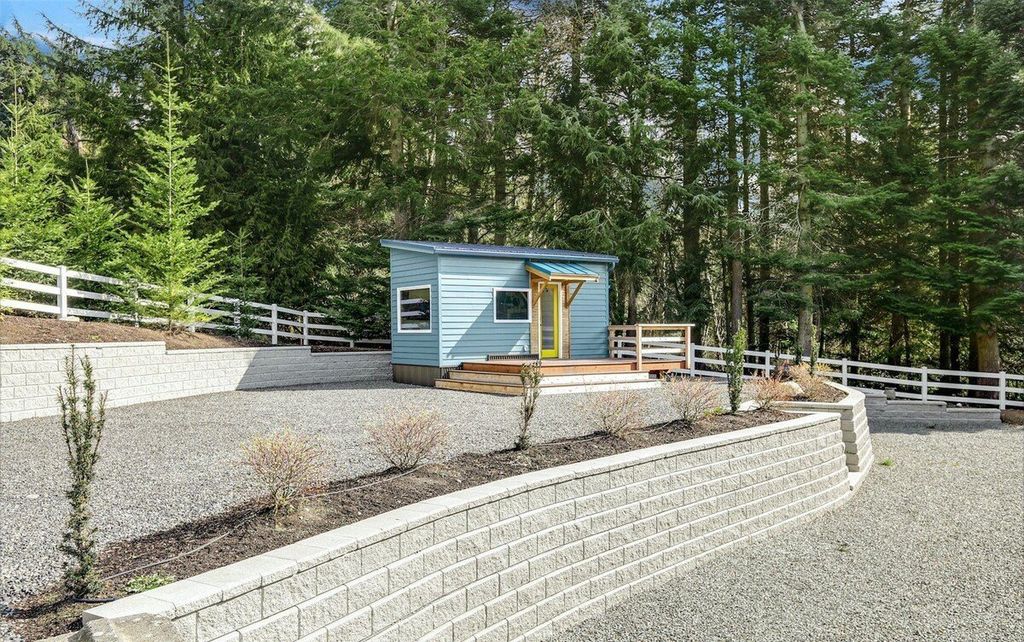 Spectacular Equestrian Estate with Panoramic Saratoga Passage Views in Washington Listed for 5 Million 27