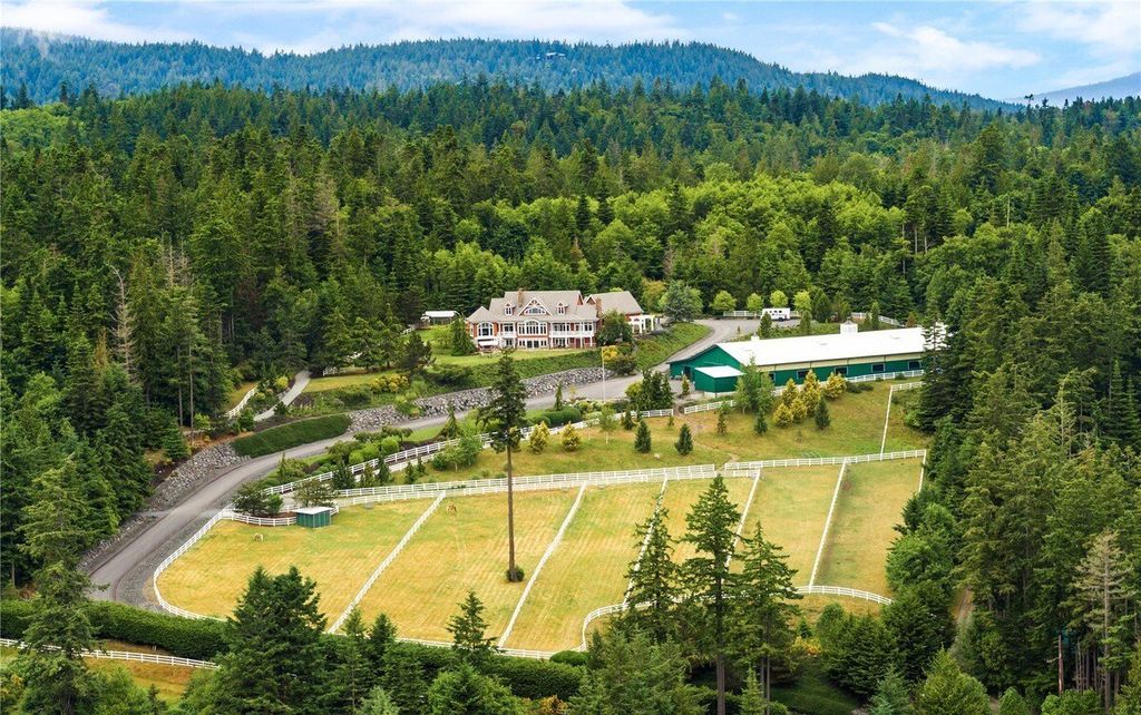 Spectacular Equestrian Estate with Panoramic Saratoga Passage Views in Washington Listed for 5 Million 3