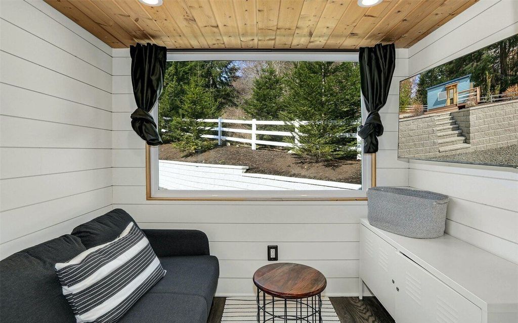 Spectacular Equestrian Estate with Panoramic Saratoga Passage Views in Washington Listed for 5 Million 31