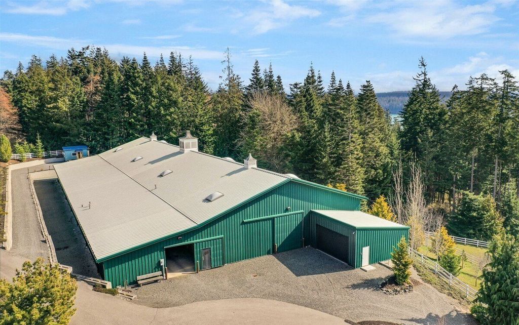 Spectacular Equestrian Estate with Panoramic Saratoga Passage Views in Washington Listed for 5 Million 37