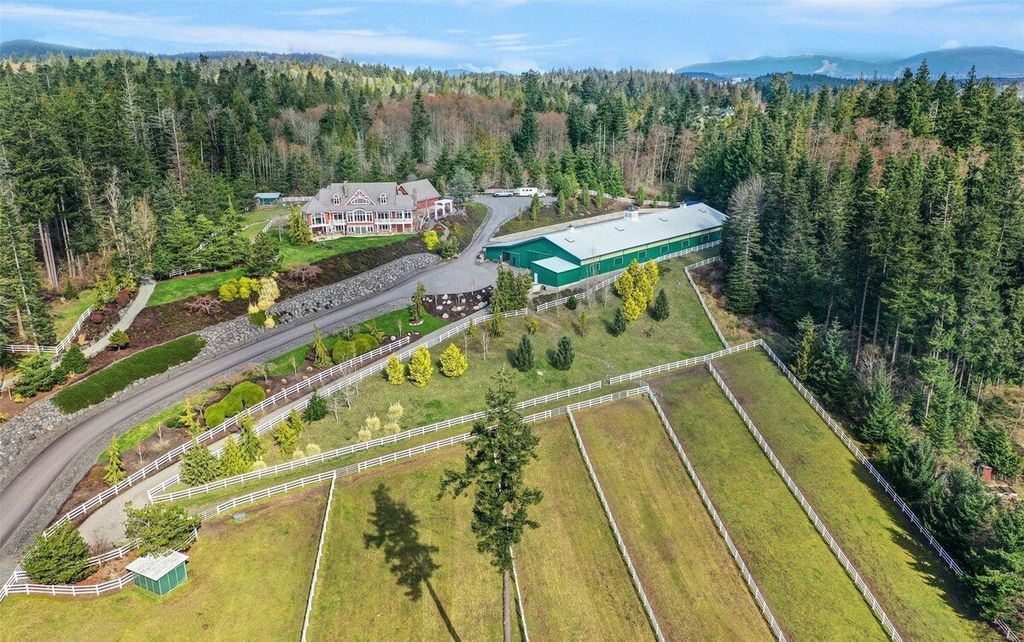 Spectacular Equestrian Estate with Panoramic Saratoga Passage Views in Washington Listed for 5 Million 39