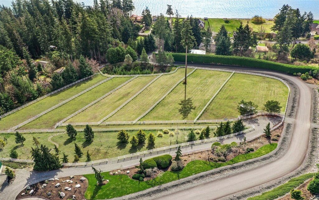 Spectacular Equestrian Estate with Panoramic Saratoga Passage Views in Washington Listed for 5 Million 40