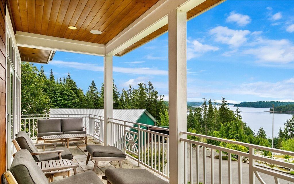 Spectacular Equestrian Estate with Panoramic Saratoga Passage Views in Washington Listed for 5 Million 9