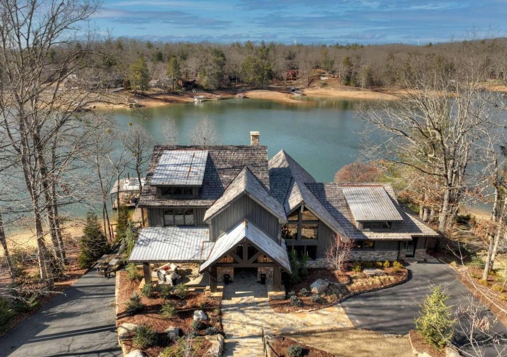 Sumners Style Fully Remodeled Lakefront Gem Asks for 6.8 Million 1
