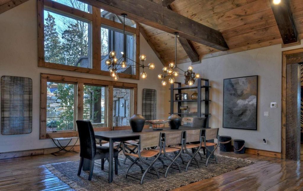 Sumners Style Fully Remodeled Lakefront Gem Asks for 6.8 Million 11