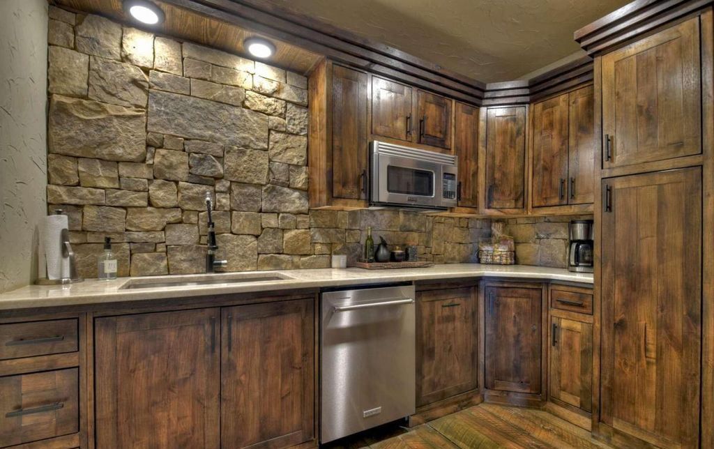 Sumners Style Fully Remodeled Lakefront Gem Asks for 6.8 Million 16