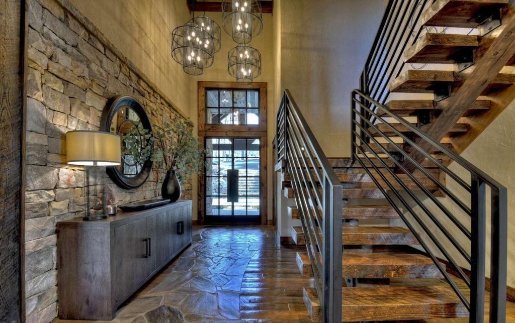 Sumners Style Fully Remodeled Lakefront Gem Asks for 6.8 Million 17