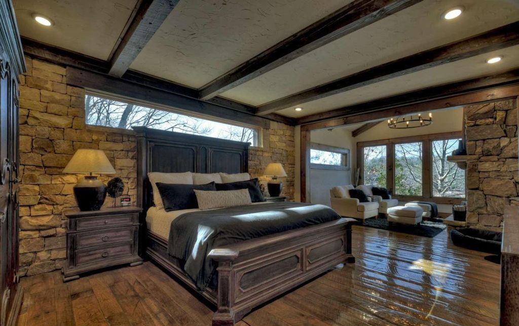 Sumners Style Fully Remodeled Lakefront Gem Asks for 6.8 Million 18