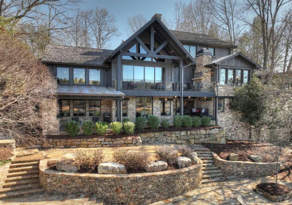 Sumners Style Fully Remodeled Lakefront Gem Asks for 6.8 Million 19