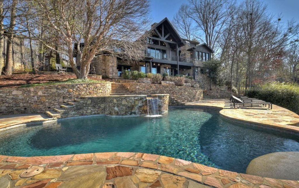 Sumners Style Fully Remodeled Lakefront Gem Asks for 6.8 Million 2