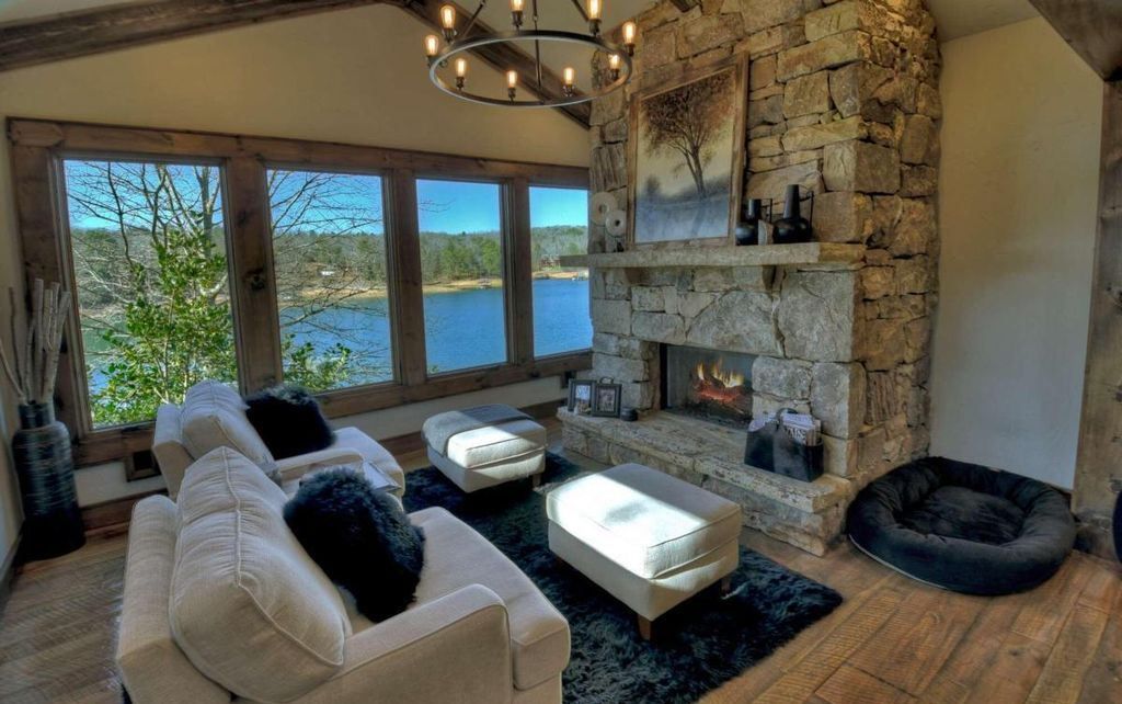 Sumners Style Fully Remodeled Lakefront Gem Asks for 6.8 Million 21