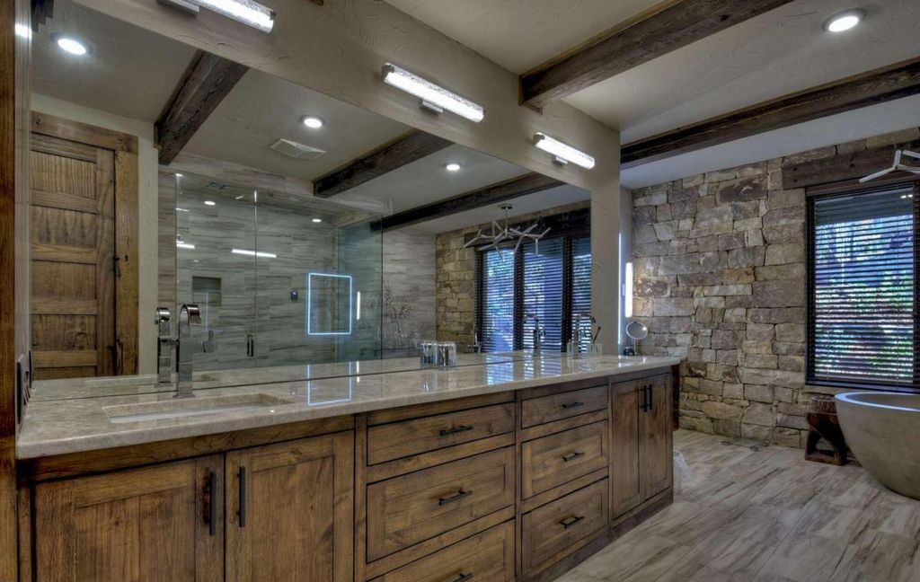 Sumners Style Fully Remodeled Lakefront Gem Asks for 6.8 Million 23