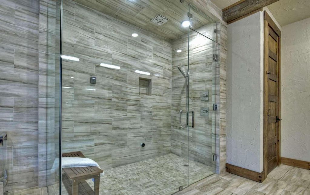 Sumners Style Fully Remodeled Lakefront Gem Asks for 6.8 Million 24