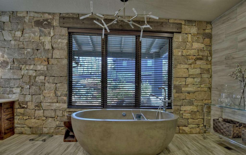Sumners Style Fully Remodeled Lakefront Gem Asks for 6.8 Million 25
