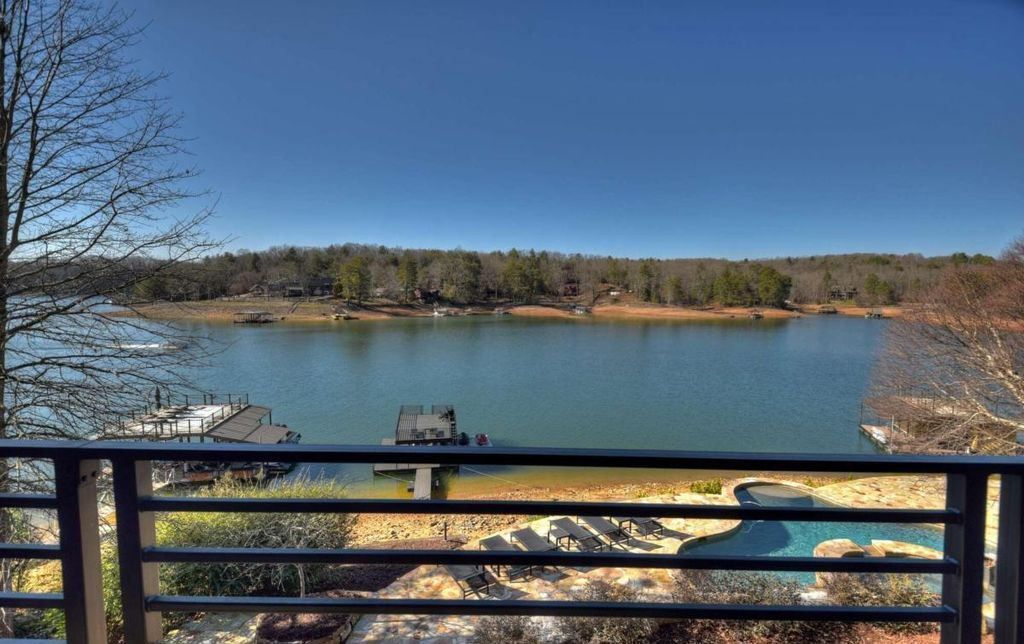 Sumners Style Fully Remodeled Lakefront Gem Asks for 6.8 Million 26