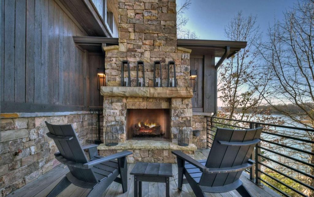 Sumners Style Fully Remodeled Lakefront Gem Asks for 6.8 Million 27