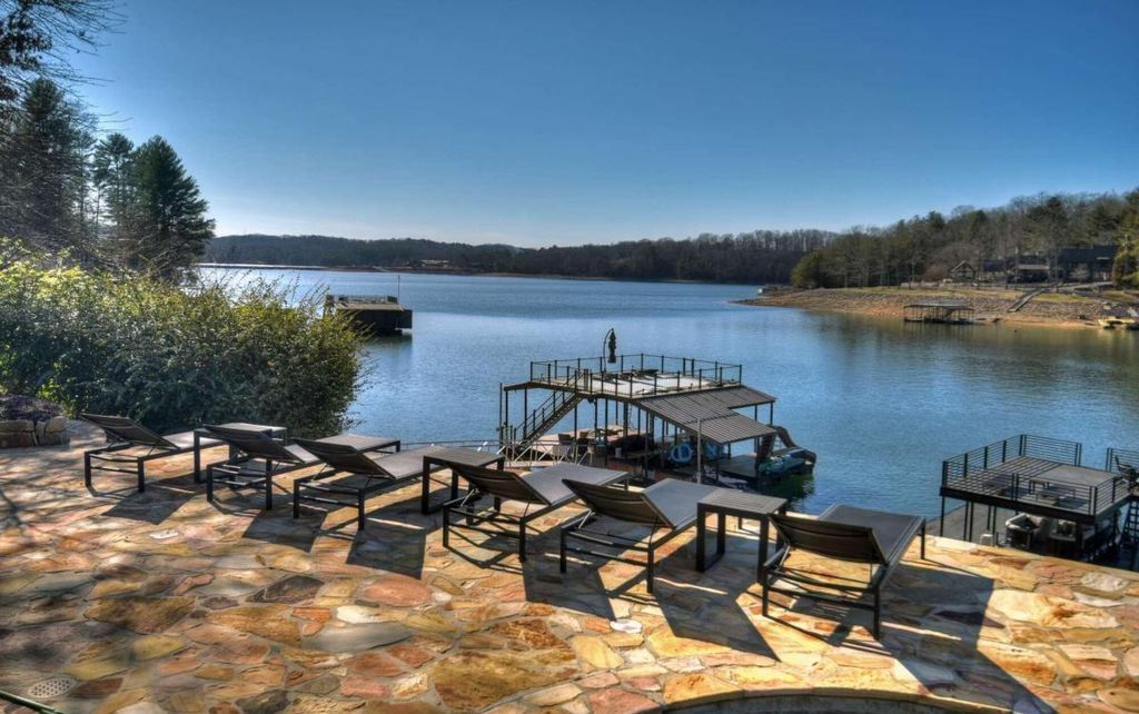 Sumners Style Fully Remodeled Lakefront Gem Asks for 6.8 Million 28