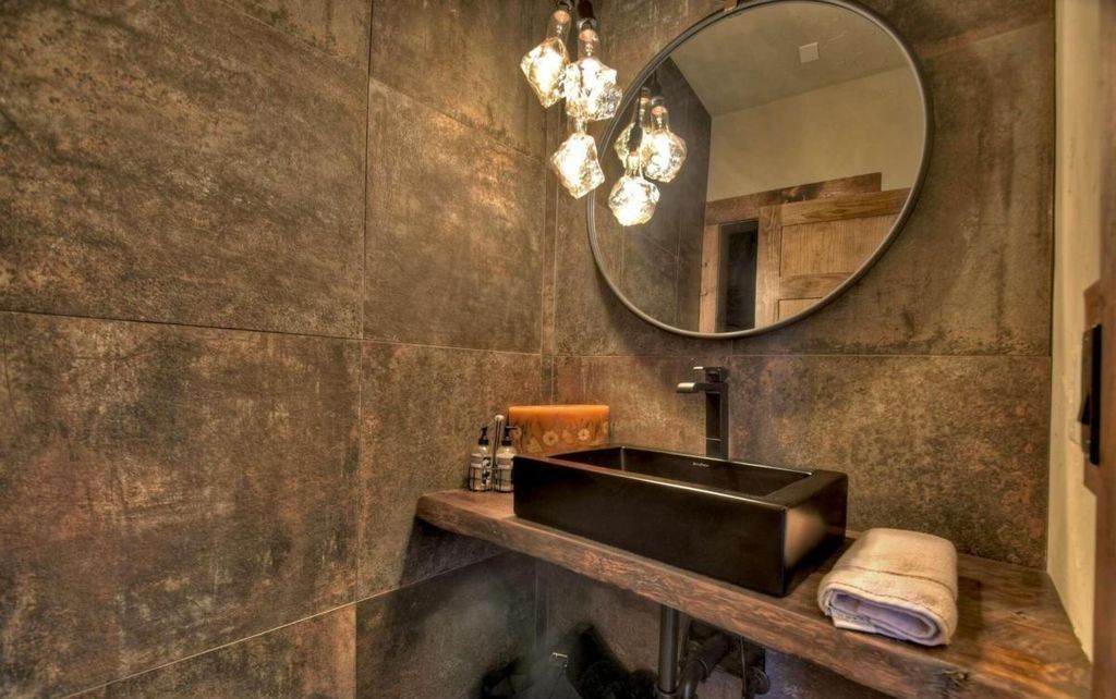 Sumners Style Fully Remodeled Lakefront Gem Asks for 6.8 Million 29
