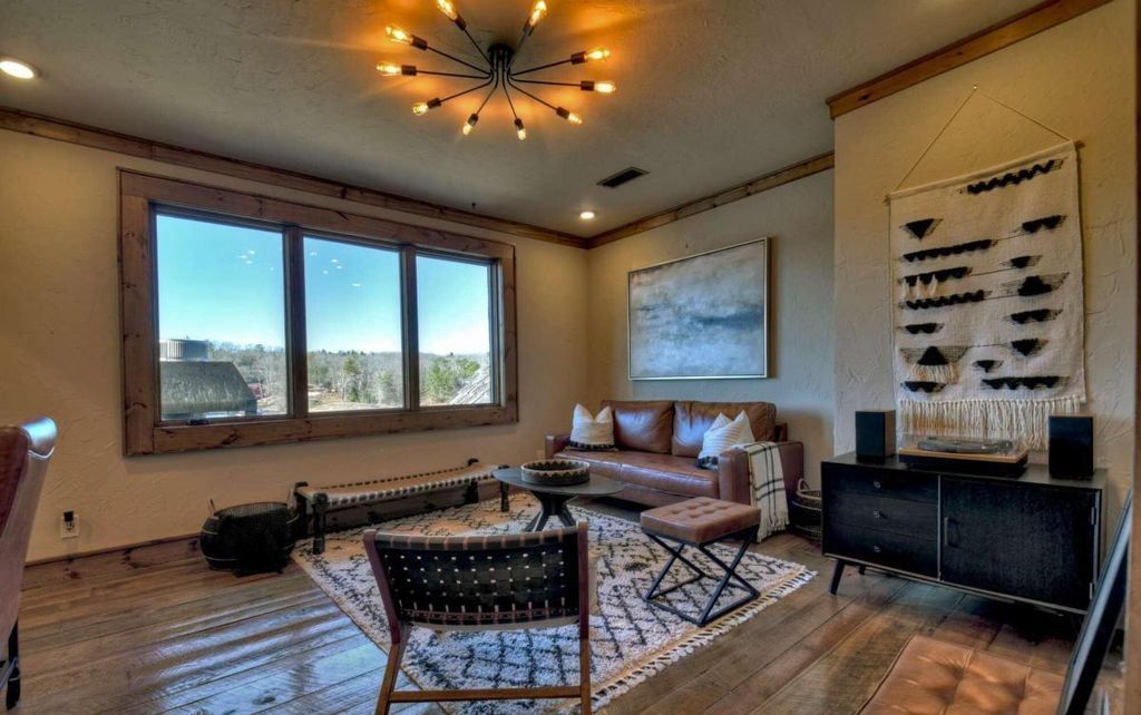 Sumners Style Fully Remodeled Lakefront Gem Asks for 6.8 Million 30