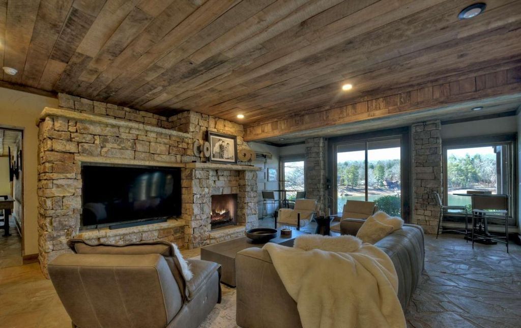Sumners Style Fully Remodeled Lakefront Gem Asks for 6.8 Million 34